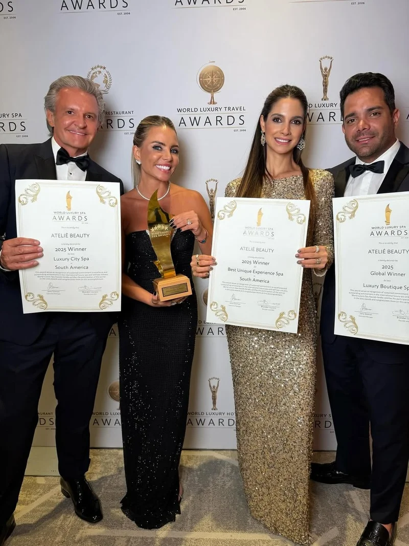 Dr. Gerson Júlio ao lado da esposa e CEO do Ateliê Beauty, Isa Santini, Manuela Pitta e seu marido Rodrigo Santini, sócio-proprietário do SPA. Crédito: Arquivo Pessoal