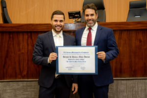 O homenageado Dr. Sérgio Maia e o vereador Nelson Hossri