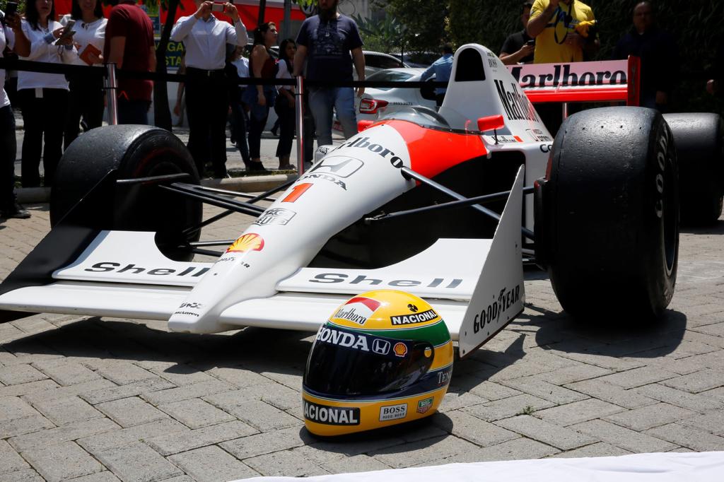 Marca SENNA realiza exposição inédita em comemoração aos 30 anos do primeiro título mundial de F-1 de Ayrton Senna — foto 1