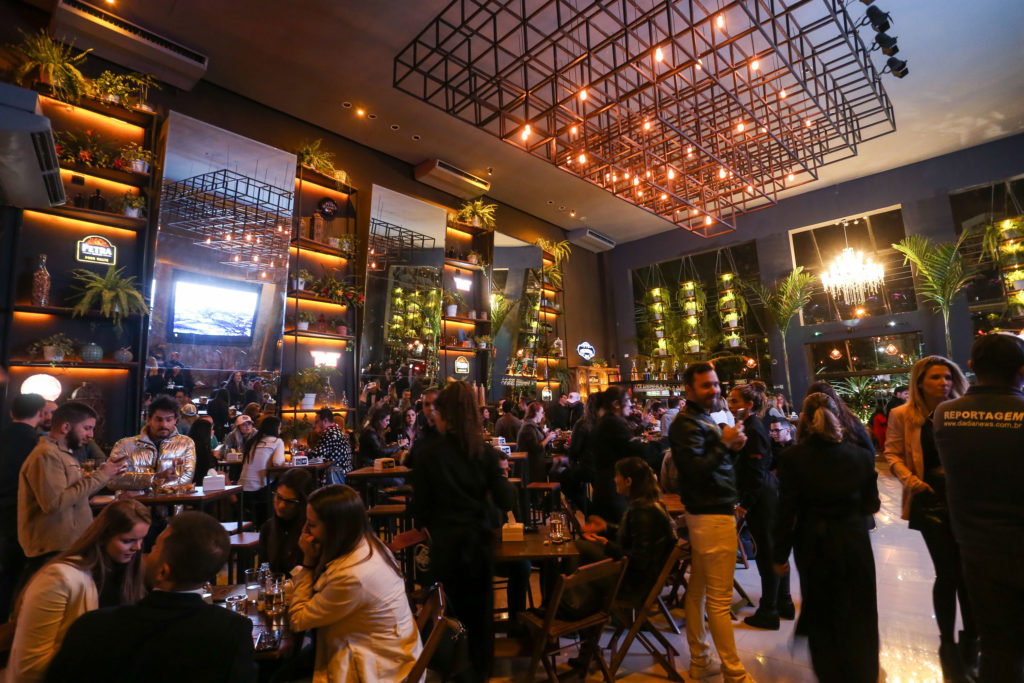 Boot's Pub: O bar que lembra as farmácias de 1940 — foto 3