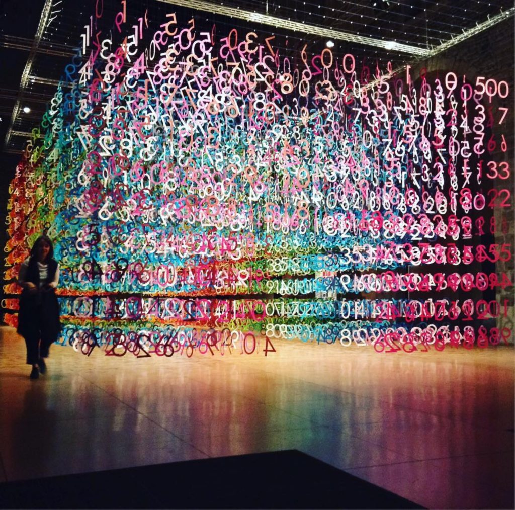 Artista usa 140 mil pedaços de papel para criar obra de arte — foto 2