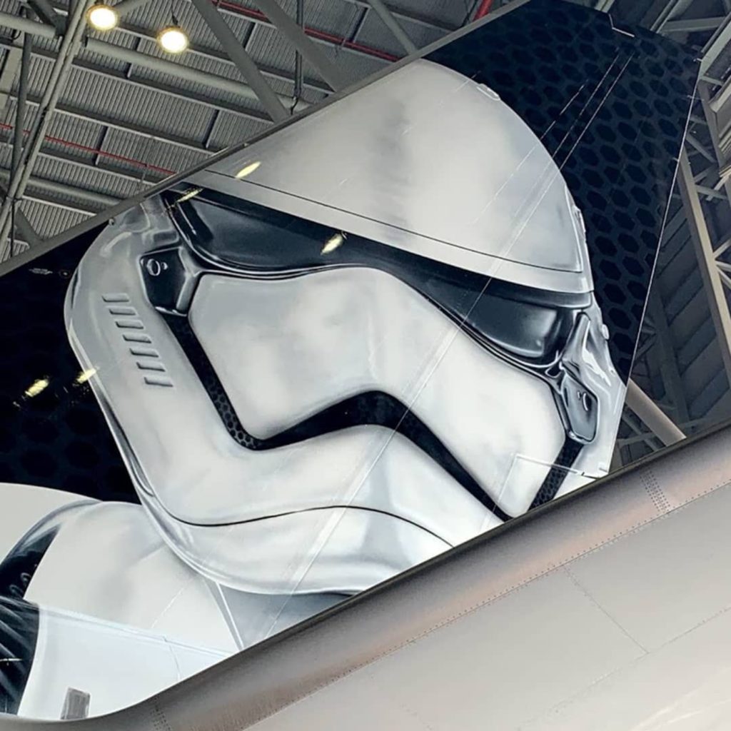 Disney faz parceria com a Latam e criam o 'Stormtrooper Plane' — foto 1