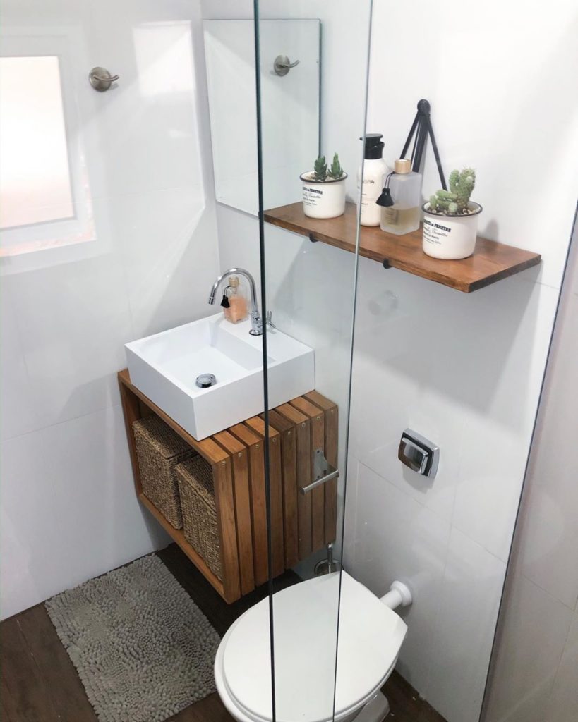 Como salvar seu pequeno banheiro somente com a decoração certa — foto 1