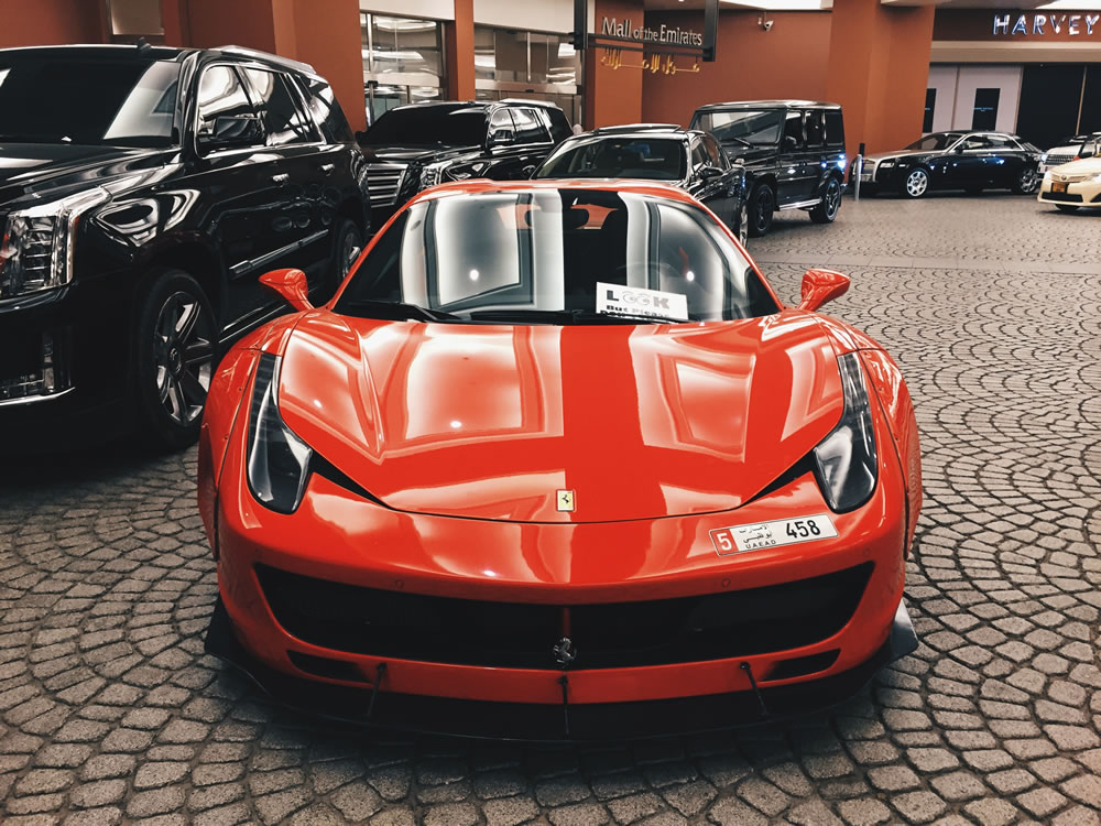 O esportivo italiano é o mais moderno da companhia e usa tecnologia híbrida para ser o carro mais potente já produzido pela fabricante de Maranello