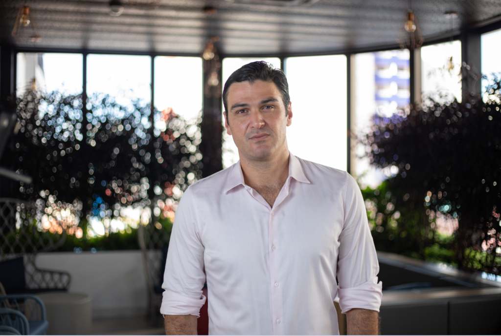 Crédito: Matheus Campos Legenda: Dr. Gabriel Redondano, diretor-presidente do GCA (Grupo Care Anestesia): "Alguns softwares vão informar até algum problema que o paciente possa ter só de fazer a leitura facial. É um ganho muito grande"