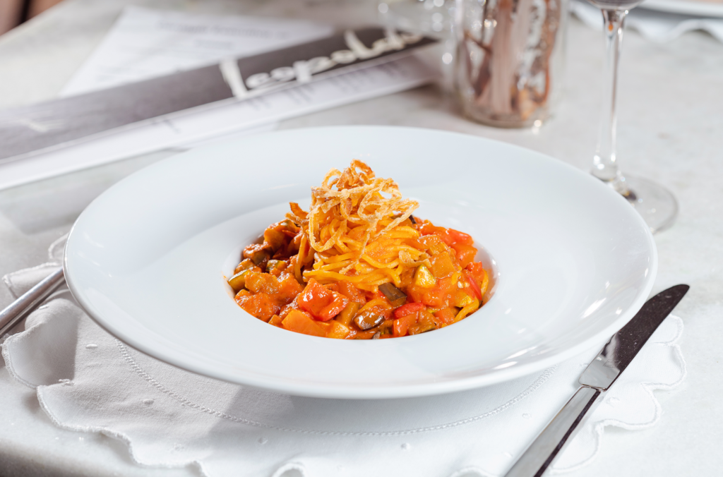 Linguini ao Ratattouile. Foto: Senhorita Gourmet