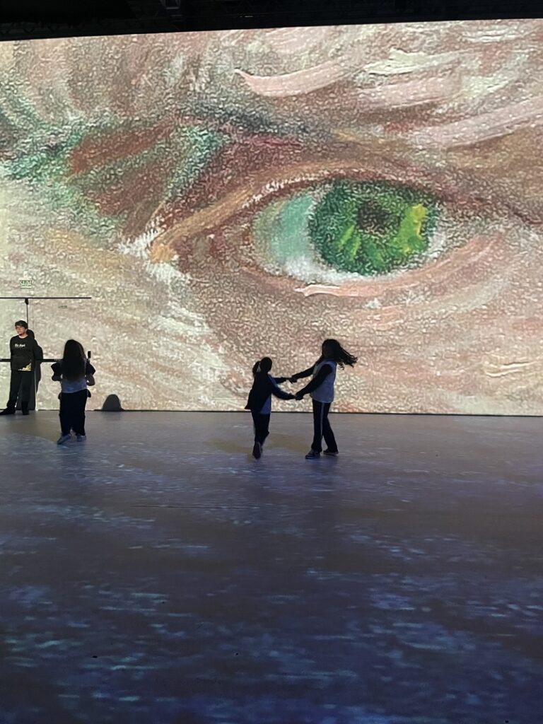 Crédito: Divulgação Legenda: Visual e música convidam à manifestação de sentimentos