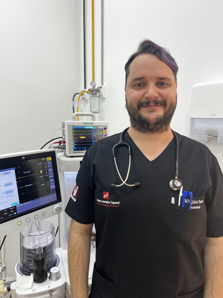 Gabriel Aquino, especializado em anestesiologia veterinária do Hospital Veterinário Taquaral - HVT (Crédito: Júlia de Camargo)