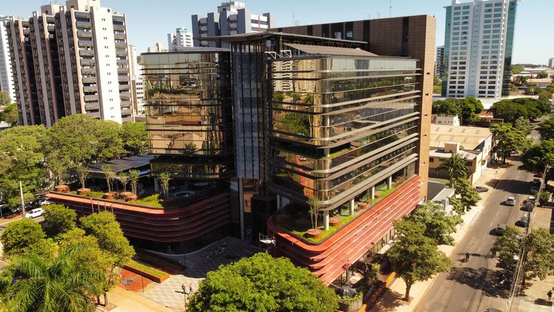 Estrutura contempla dois sistemas de captação fotovoltaica: placas fotovoltaicas e em vidro com películas solares integradas - Divulgação