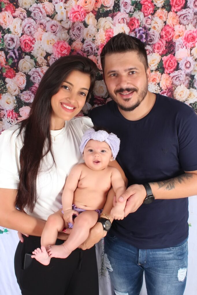 Daiane Thaiz, Luiz Ricardo Vieira e a bebê Beatriz (Arquivo família)