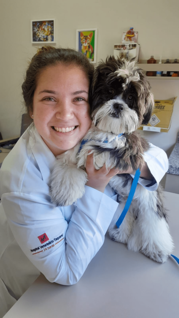 Dra. Beatriz Ferlin, clínica geral de cães e gatos do HVT (Crédito: Divulgação)