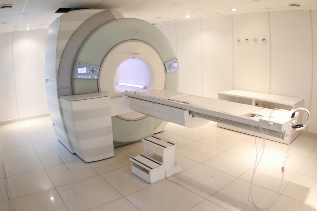 Equipamentos do CDE, como o de ressonância magnética, são com tecnologia de ponta (Crédito: Divulgação)