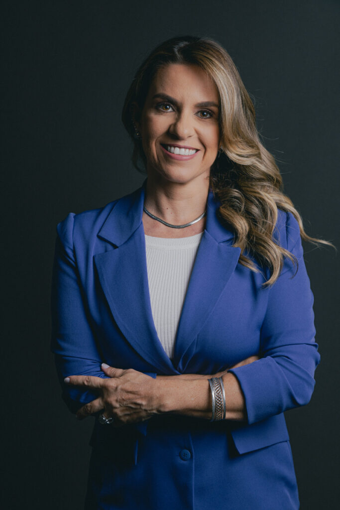 Vaneli Colombo Rossi, fonoaudióloga prof. colaboradora do Departamento de Otorrinolaringologia e Cirurgia de Cabeça e Pescoço e coordenadora do Ambulatório de Reabilitação Fonoaudiológica do IOU (Crédito: Vila Raiz Fotografia)