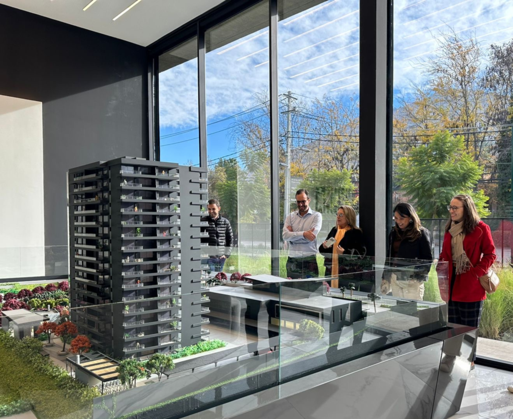 Maquete do Distrito Paulista, primeiro empreendimento da empresa em Santiago, capital chilena (Crédito: Divulgação)