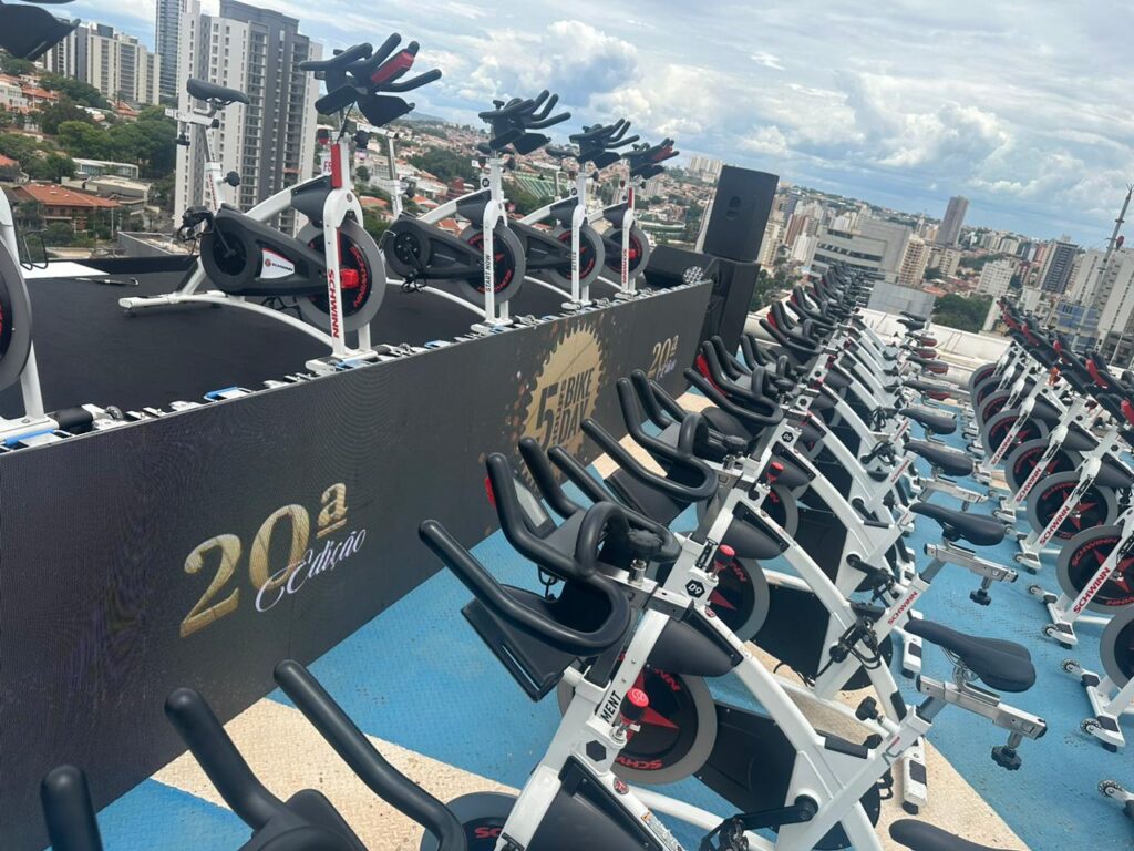 Painel de led da GM7 no rooftop do Vitória Hotel