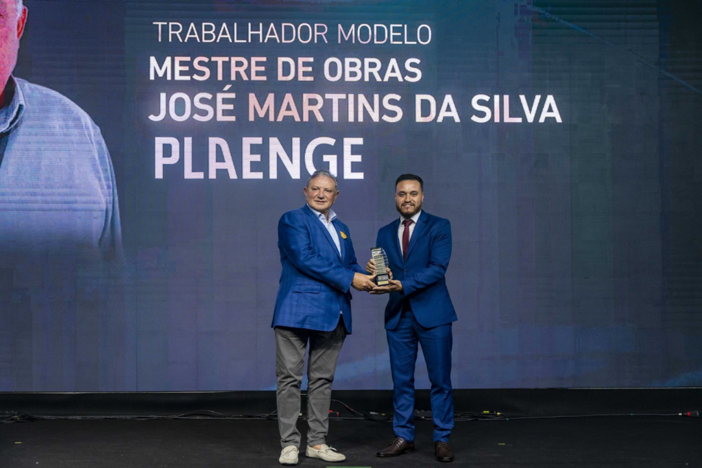 O engenheiro de segurança do trabalho da Plaenge, Willian Perfetti Moreira, representou a construtora na cerimônia de premiação (Crédito: Divulgação)