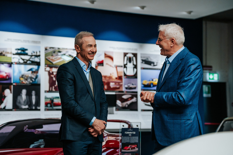 Fernando Fabian, sócio diretor da Plaenge, na ocasião da assinatura da parceria com Silvio Angori, CEO da Pininfarina (Crédito: Sameday Prod)