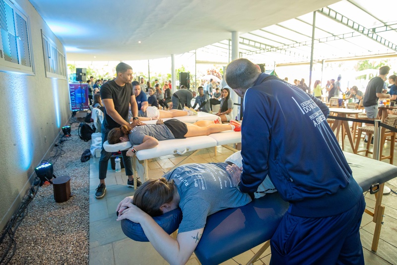 Massagens estão entre os atrativos na chegada dos corredores