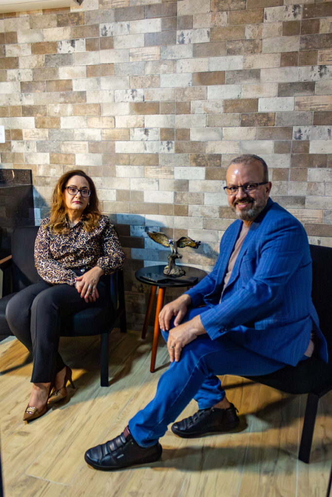 Adriana Silva Ribeiro e Vicente Ribeiro, à frente da plataforma AVIG 360 (Crédito Paula Eyshila)