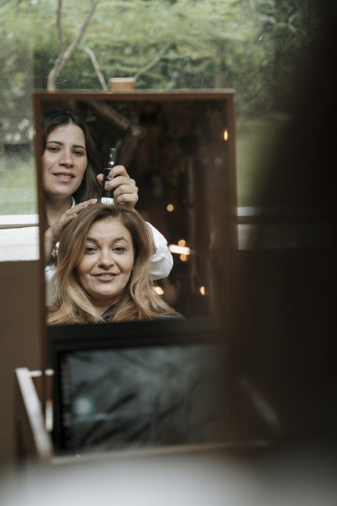 A sócia Monique Godoy também é cabeleireira (Crédito: Divulgação)
